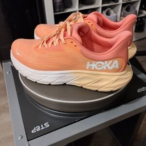 Women's HOKA Arahi 7. Size 10 Like New